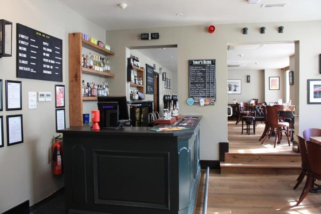 The Mitre Inn Knaresborough Esterno foto