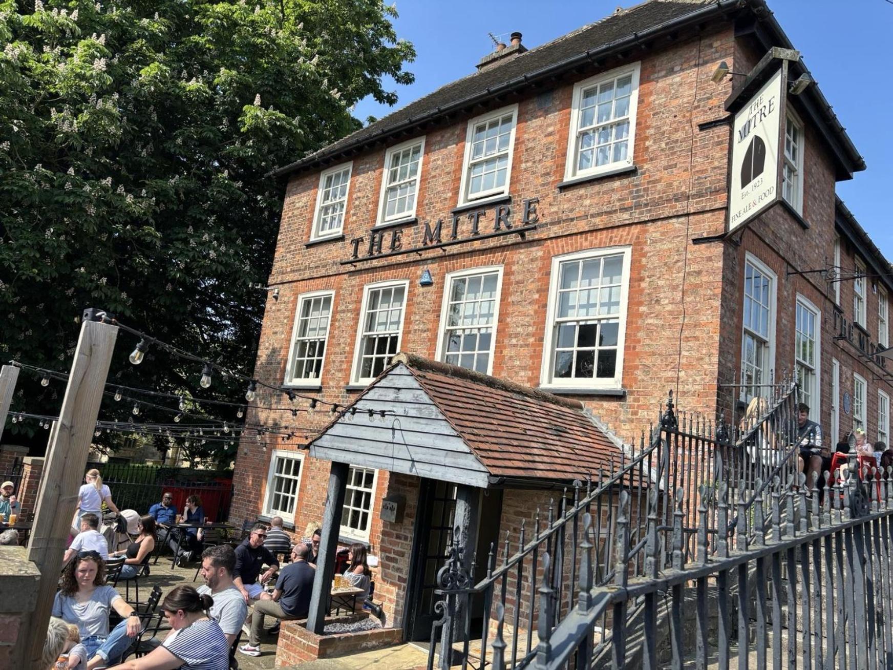 The Mitre Inn Knaresborough Esterno foto