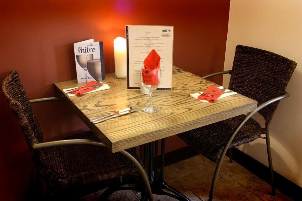 The Mitre Inn Knaresborough Esterno foto