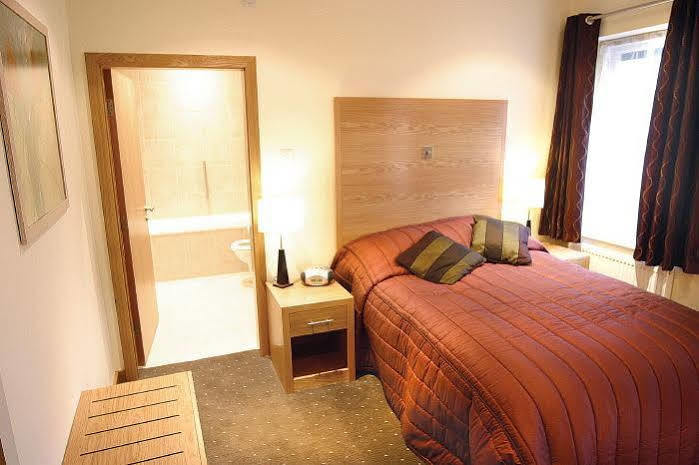 The Mitre Inn Knaresborough Esterno foto